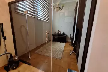 Satılır Köhnə Tikili Axundov Bağında