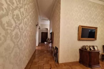 Satılır Köhnə Tikili Axundov Bağında