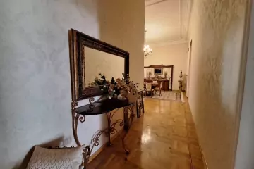 Satılır Köhnə Tikili Axundov Bağında