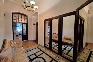 Satılır Köhnə Tikili Axundov Bağında