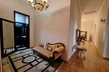 Satılır Köhnə Tikili Axundov Bağında
