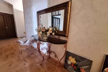 Satılır Köhnə Tikili Axundov Bağında