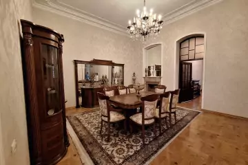 Satılır Köhnə Tikili Axundov Bağında