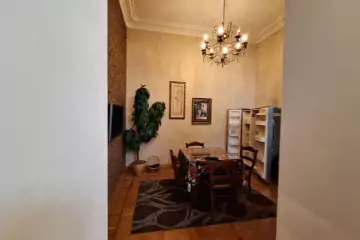 Satılır Köhnə Tikili Axundov Bağında