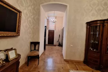 Satılır Köhnə Tikili Axundov Bağında