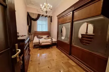 Satılır Köhnə Tikili Axundov Bağında