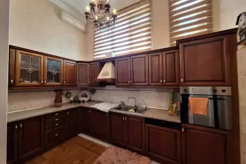 Satılır Köhnə Tikili Axundov Bağında