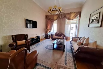 Satılır Köhnə Tikili Axundov Bağında