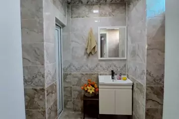 Satılır Bağ Evi Binədə