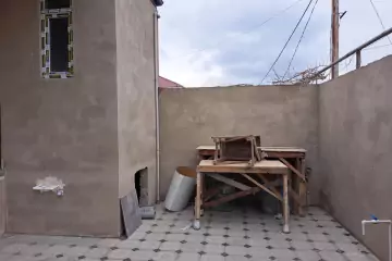 Satılır Həyət Evi Bakıda