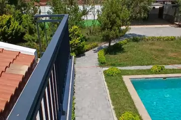 Satılır Bağ Evi şüvəlanda