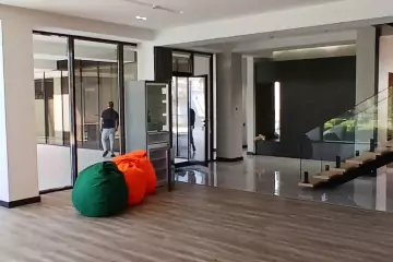 Satılır Bağ Evi şüvəlanda