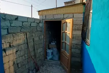 Satılır Bağ Evi Binədə