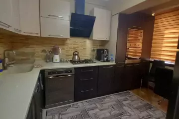 Satılır Köhnə Tikili 8-ci Mikrorayonda
