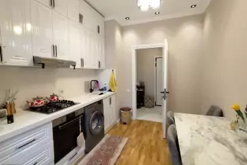 Satılır Yeni Tikili 2-ci Mikrorayonda