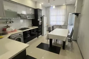 Satılır Yeni Tikili 8-ci Kilometrdə