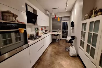 Satılır Yeni Tikili Elmler Akademiyasıda