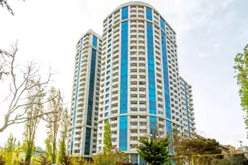 Satılır Yeni Tikili Elmler Akademiyasıda
