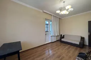 Satılır Köhnə Tikili Qaraçuxurda