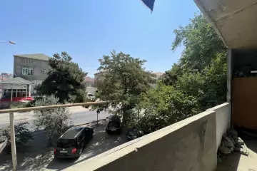 Satılır Köhnə Tikili Qaraçuxurda