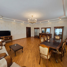 Kirayə 3 otaqlı Yeni Tikili 145 m², Mərkəz