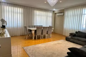 Günlük Kirayə Yeni Tikili Ağ şəhər Kompleksində