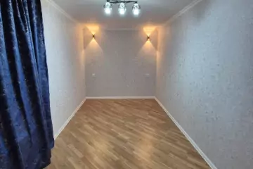Satılır Köhnə Tikili 8-ci Kilometrdə