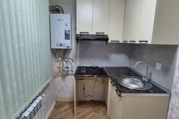 Satılır Köhnə Tikili 8-ci Kilometrdə