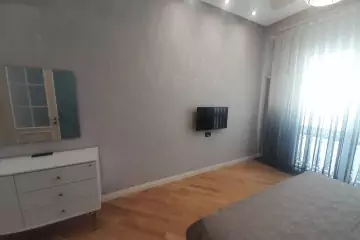 Aylıq Kirayə Yeni Tikili Elmler Akademiyasıda