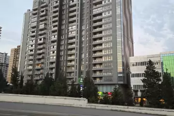 Satılır Yeni Tikili Elmler Akademiyasıda