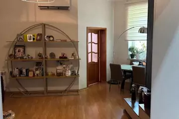 Satılır Köhnə Tikili Nəsimi Bazarında