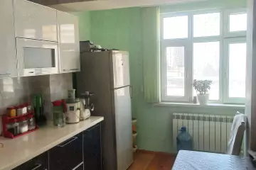 Satılır Köhnə Tikili Elmler Akademiyasıda