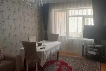 Satılır Köhnə Tikili Elmler Akademiyasıda