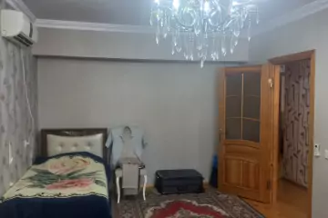 Satılır Köhnə Tikili Elmler Akademiyasıda