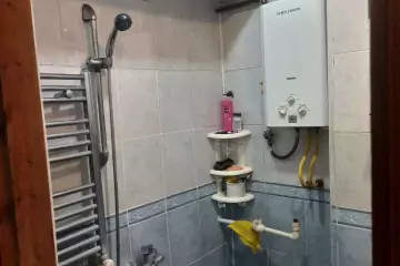 Satılır Köhnə Tikili Elmler Akademiyasıda
