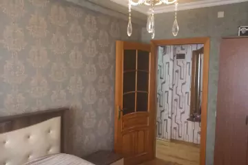 Satılır Köhnə Tikili Elmler Akademiyasıda