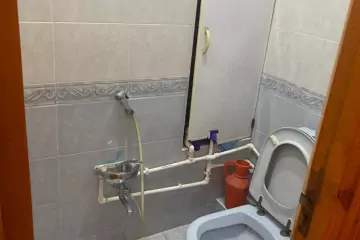 Satılır Köhnə Tikili Elmler Akademiyasıda