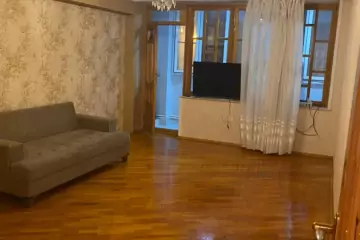 Satılır Köhnə Tikili Elmler Akademiyasıda 