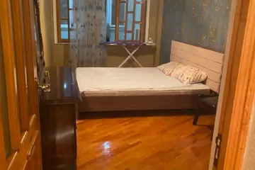 Satılır Köhnə Tikili Elmler Akademiyasıda