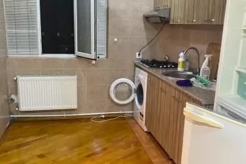 Satılır Köhnə Tikili Elmler Akademiyasıda
