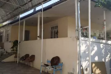 Satılır Həyət Evi Univermaqda