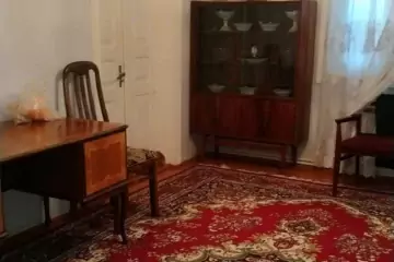 Satılır Həyət Evi Univermaqda
