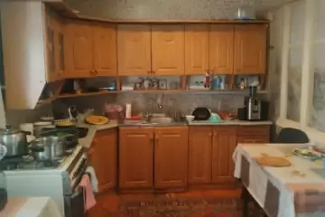 Satılır Həyət Evi Univermaqda