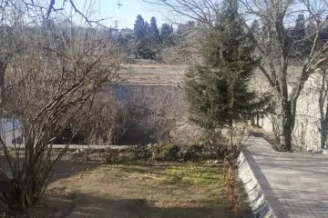 Satılır Həyət Evi Univermaqda