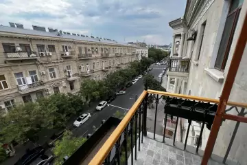 Aylıq Kirayə Köhnə Tikili Mərkəzdə