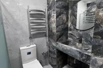 Aylıq Kirayə Köhnə Tikili Mərkəzdə