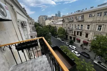 Aylıq Kirayə Köhnə Tikili Mərkəzdə