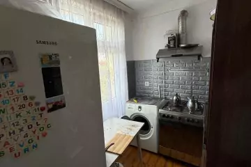 Satılır Köhnə Tikili 8-ci Kilometrdə