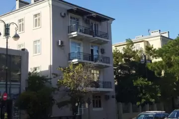 Satılır Köhnə Tikili Cavanşir Küçəsində