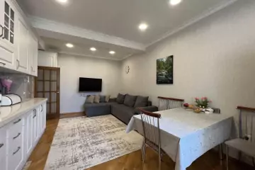 Satılır Yeni Tikili Ağ şəhər Kompleksində